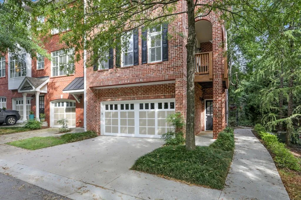 1066 Glenridge Place, Atlanta, Georgia 30342, 3 Bedrooms Bedrooms, ,2 BathroomsBathrooms,Residential,Sold,1066 Glenridge Place,6957160