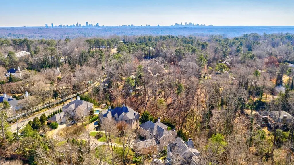 65 N Devereaux Court Nw, Atlanta, Georgia 30327, 5 Bedrooms Bedrooms, ,6 BathroomsBathrooms,Residential,Sold,65 N Devereaux Court Nw,6520206