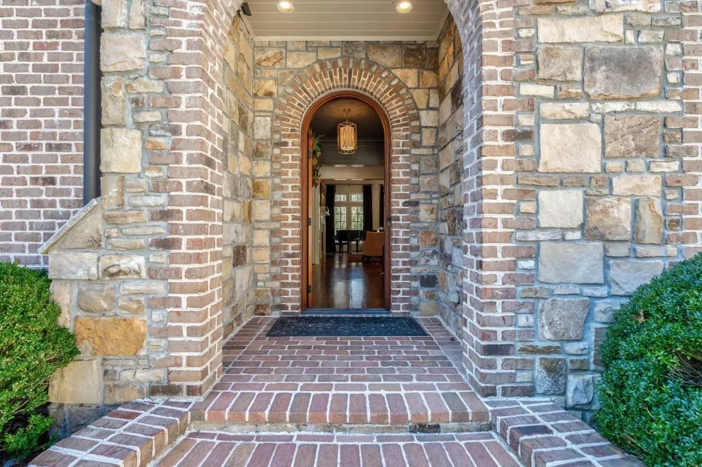 65 N Devereaux Court Nw, Atlanta, Georgia 30327, 5 Bedrooms Bedrooms, ,6 BathroomsBathrooms,Residential,Sold,65 N Devereaux Court Nw,6520206