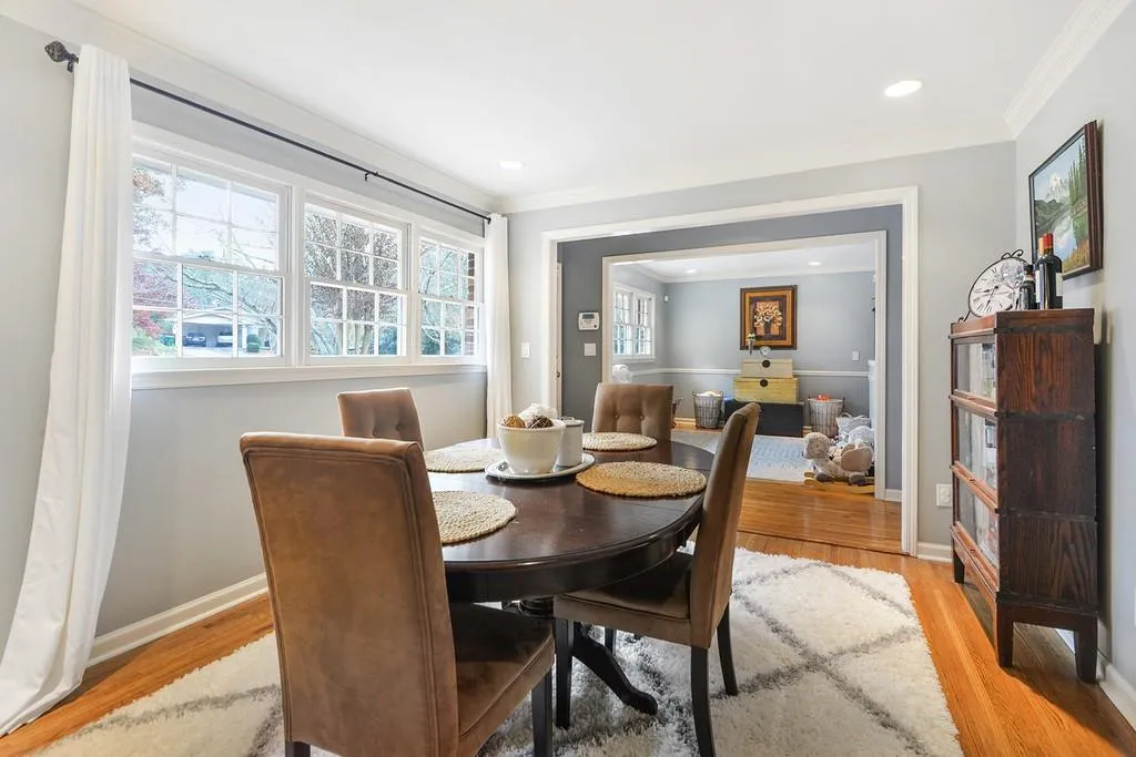 190 River Springs Drive, Sandy Springs, Georgia 30328, 3 Bedrooms Bedrooms, ,3 BathroomsBathrooms,Residential,Sold,190 River Springs Drive,6667099