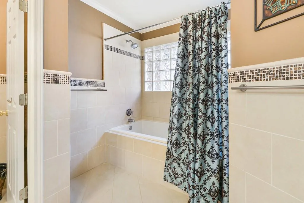 190 River Springs Drive, Sandy Springs, Georgia 30328, 3 Bedrooms Bedrooms, ,3 BathroomsBathrooms,Residential,Sold,190 River Springs Drive,6667099
