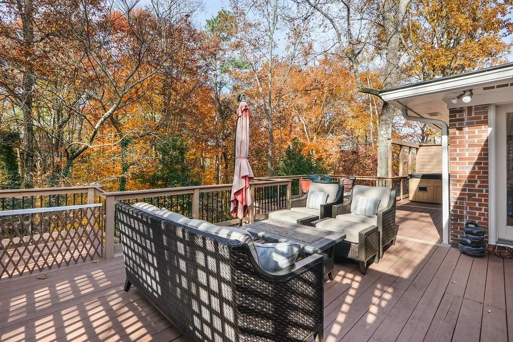 190 River Springs Drive, Sandy Springs, Georgia 30328, 3 Bedrooms Bedrooms, ,3 BathroomsBathrooms,Residential,Sold,190 River Springs Drive,6667099