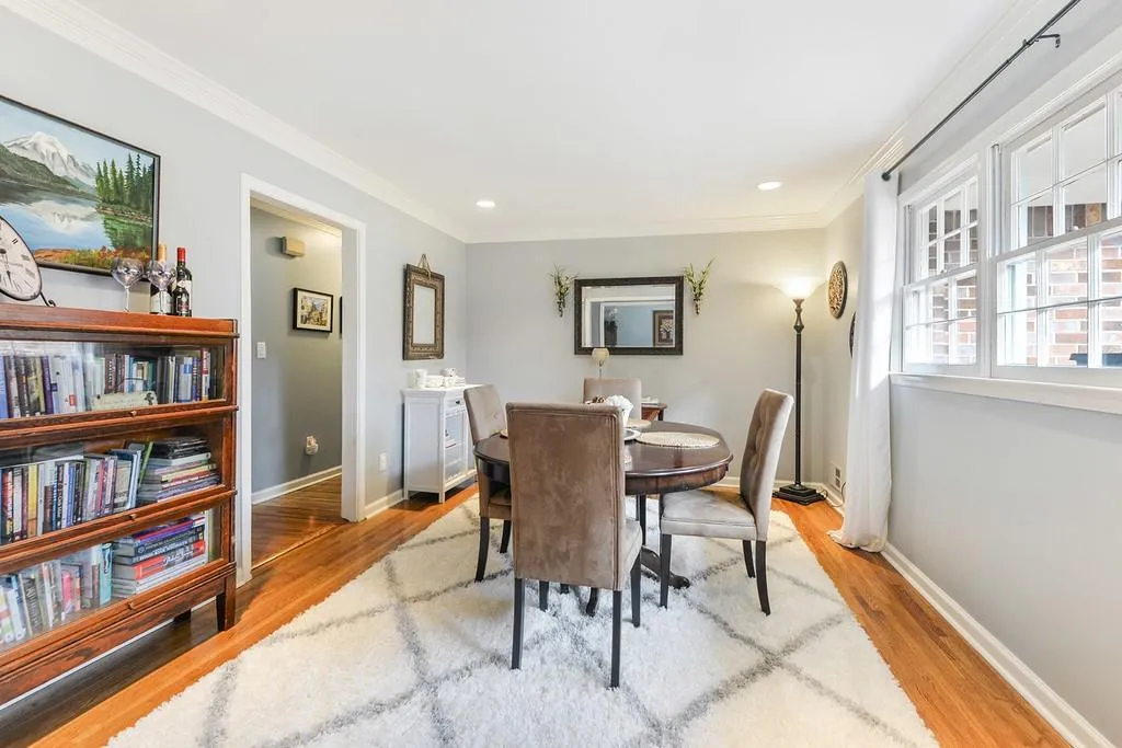 190 River Springs Drive, Sandy Springs, Georgia 30328, 3 Bedrooms Bedrooms, ,3 BathroomsBathrooms,Residential,Sold,190 River Springs Drive,6667099