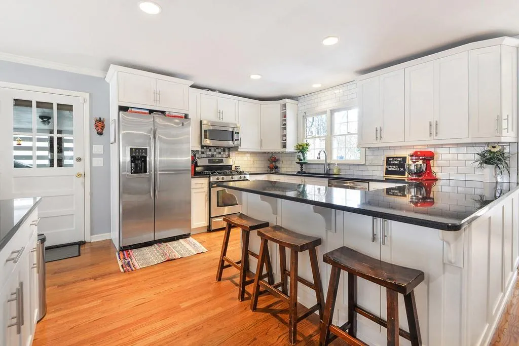 190 River Springs Drive, Sandy Springs, Georgia 30328, 3 Bedrooms Bedrooms, ,3 BathroomsBathrooms,Residential,Sold,190 River Springs Drive,6667099