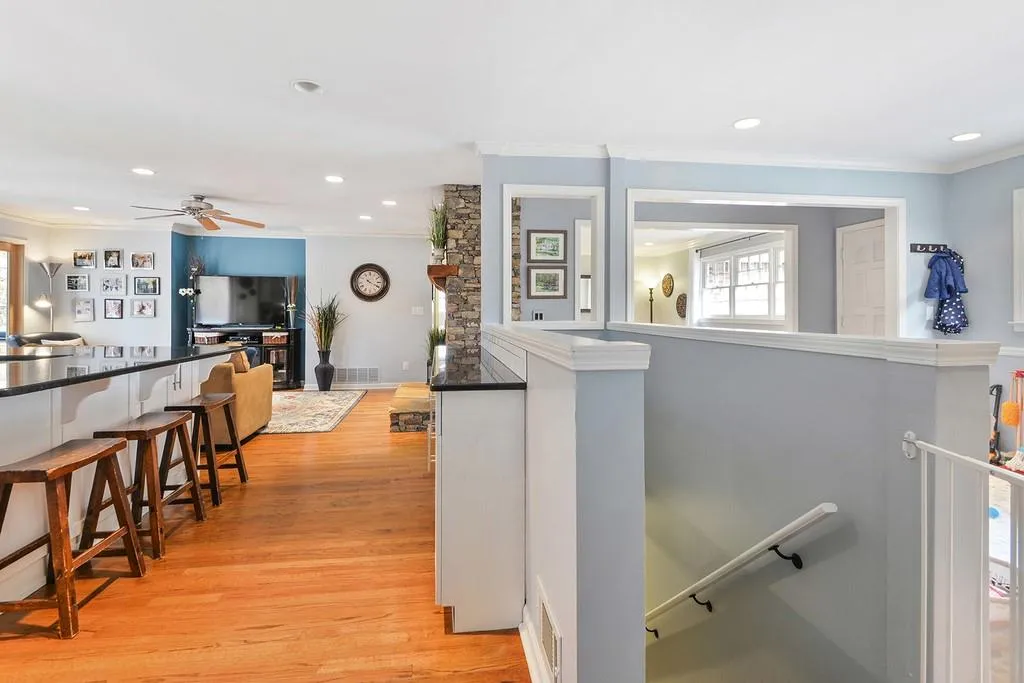 190 River Springs Drive, Sandy Springs, Georgia 30328, 3 Bedrooms Bedrooms, ,3 BathroomsBathrooms,Residential,Sold,190 River Springs Drive,6667099