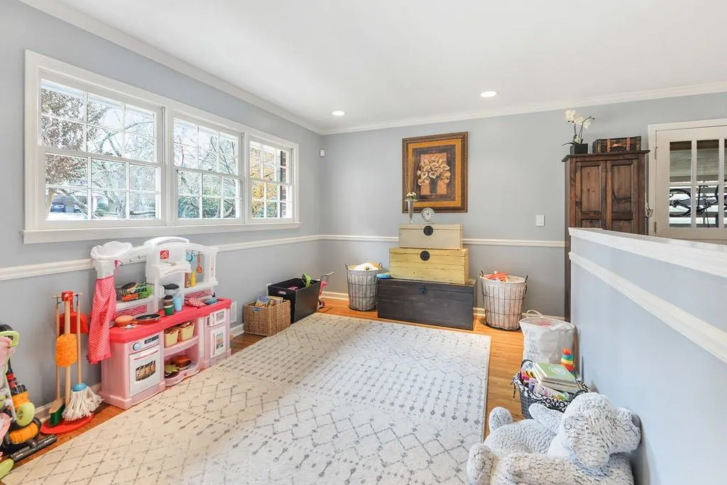 190 River Springs Drive, Sandy Springs, Georgia 30328, 3 Bedrooms Bedrooms, ,3 BathroomsBathrooms,Residential,Sold,190 River Springs Drive,6667099