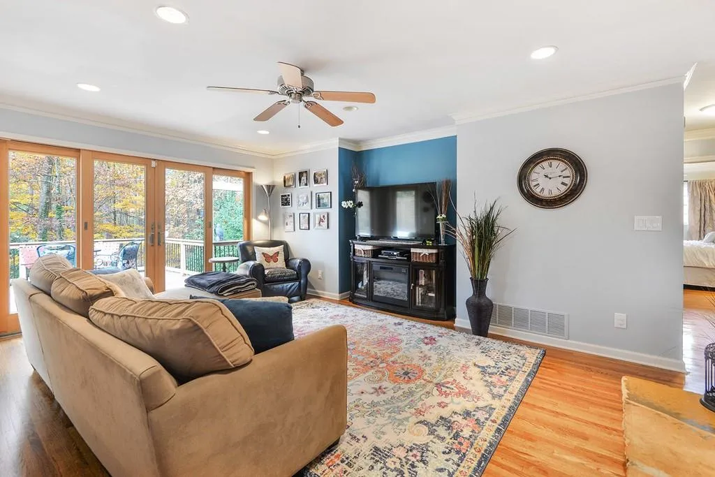 190 River Springs Drive, Sandy Springs, Georgia 30328, 3 Bedrooms Bedrooms, ,3 BathroomsBathrooms,Residential,Sold,190 River Springs Drive,6667099