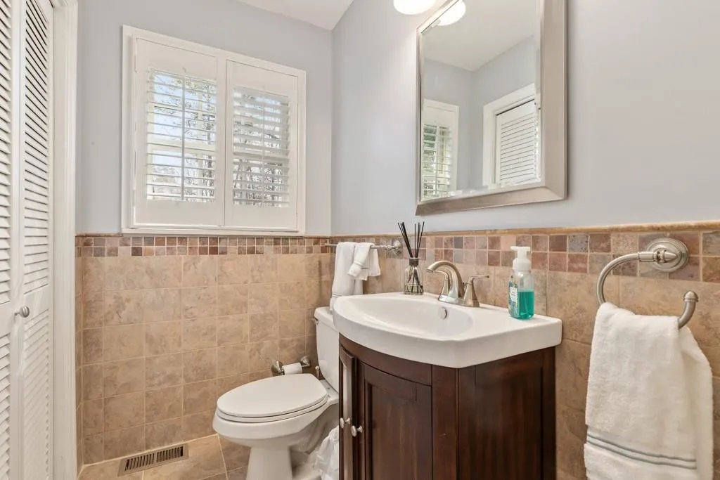 7105 Faunsworth Drive, Sandy Springs, Georgia 30328, 5 Bedrooms Bedrooms, ,3 BathroomsBathrooms,Residential,Sold,7105 Faunsworth Drive,6845752