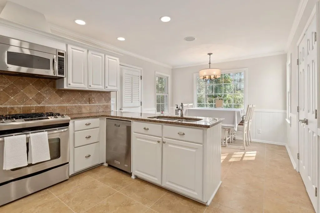 7105 Faunsworth Drive, Sandy Springs, Georgia 30328, 5 Bedrooms Bedrooms, ,3 BathroomsBathrooms,Residential,Sold,7105 Faunsworth Drive,6845752