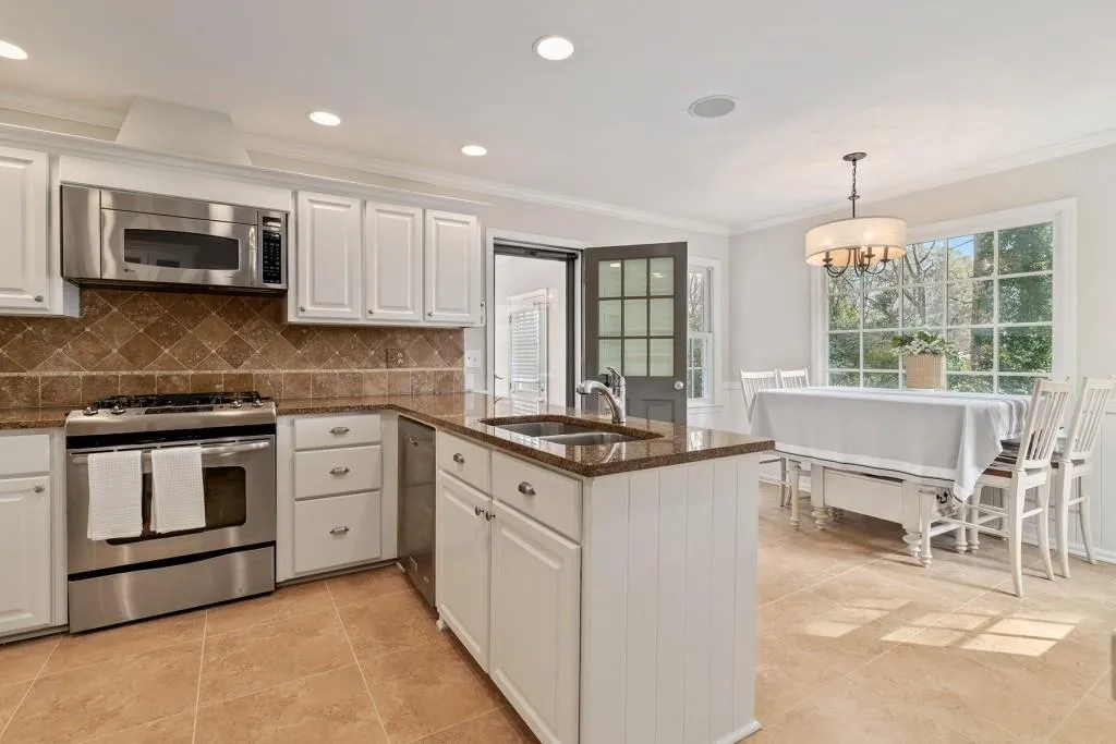 7105 Faunsworth Drive, Sandy Springs, Georgia 30328, 5 Bedrooms Bedrooms, ,3 BathroomsBathrooms,Residential,Sold,7105 Faunsworth Drive,6845752