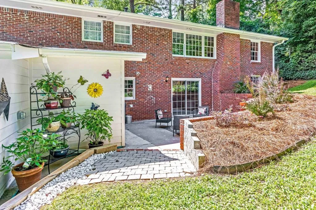 35 Whispering Way, Sandy Springs, Georgia 30328, 4 Bedrooms Bedrooms, ,3 BathroomsBathrooms,Residential,Sold,35 Whispering Way,6919712