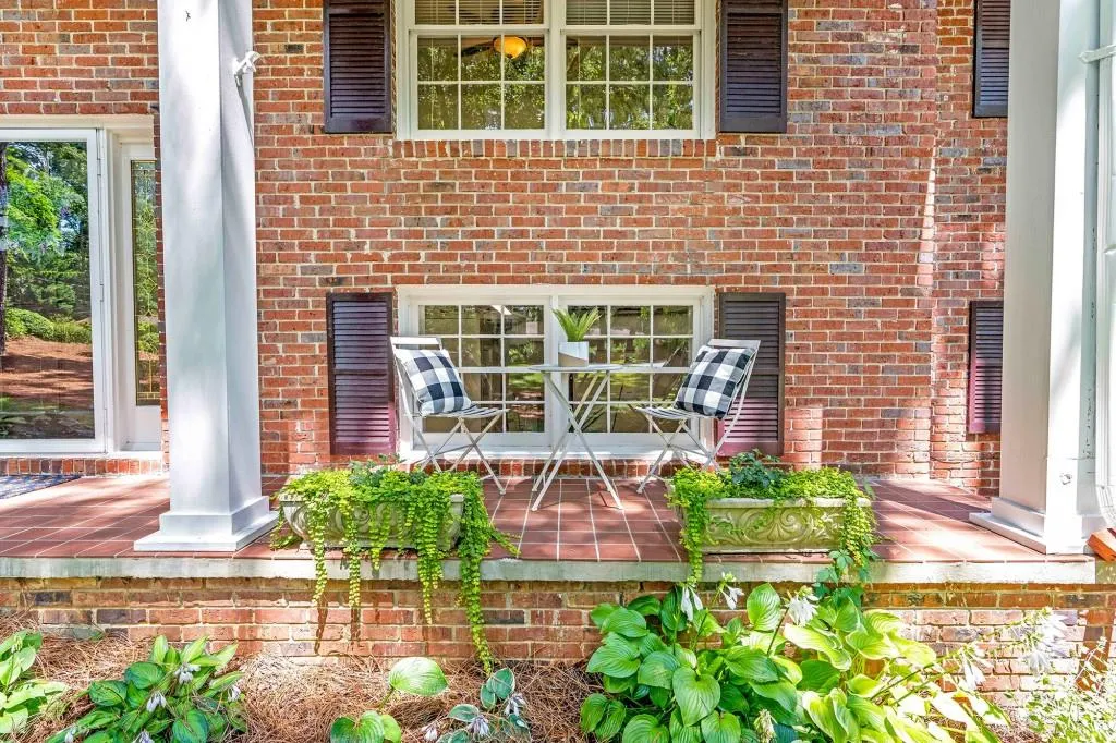 35 Whispering Way, Sandy Springs, Georgia 30328, 4 Bedrooms Bedrooms, ,3 BathroomsBathrooms,Residential,Sold,35 Whispering Way,6919712