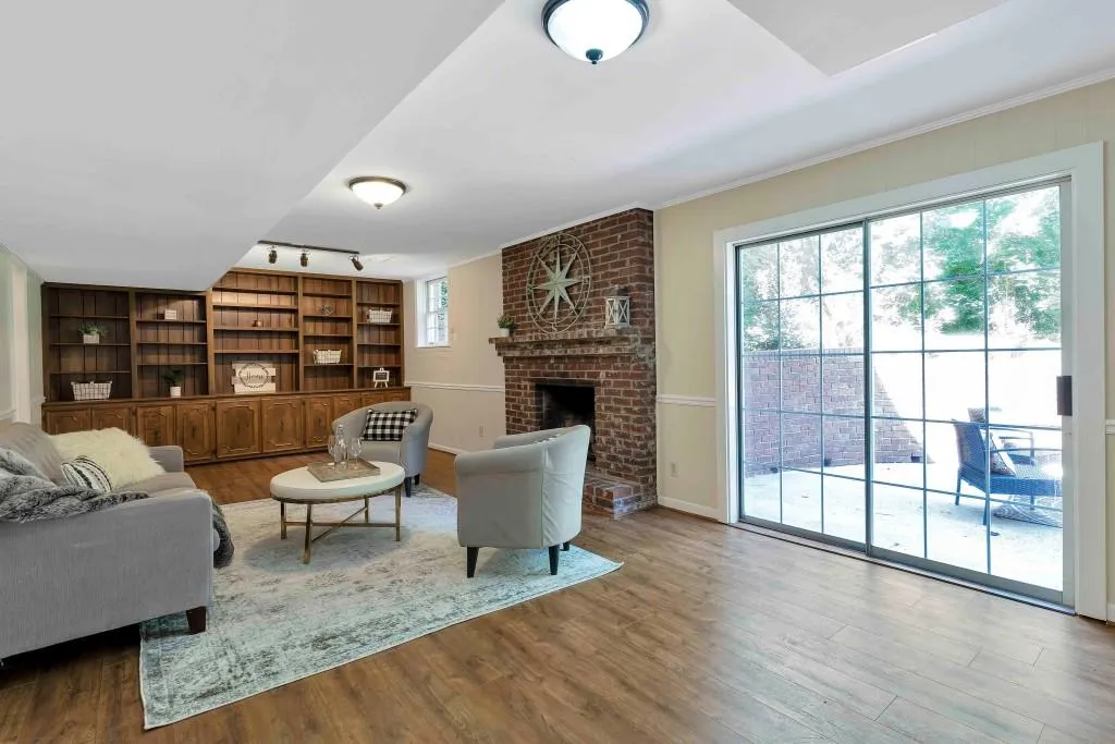 35 Whispering Way, Sandy Springs, Georgia 30328, 4 Bedrooms Bedrooms, ,3 BathroomsBathrooms,Residential,Sold,35 Whispering Way,6919712