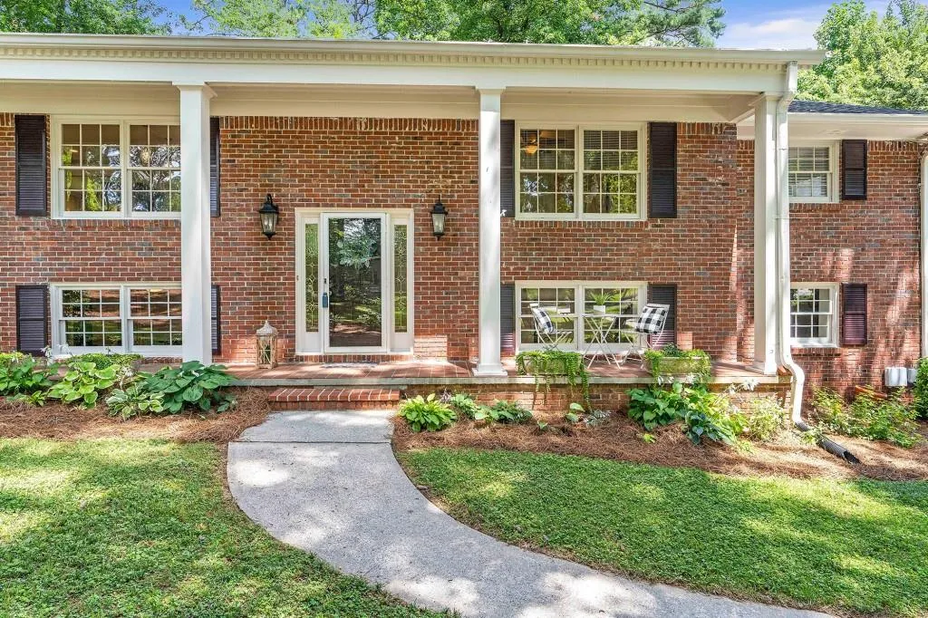 35 Whispering Way, Sandy Springs, Georgia 30328, 4 Bedrooms Bedrooms, ,3 BathroomsBathrooms,Residential,Sold,35 Whispering Way,6919712