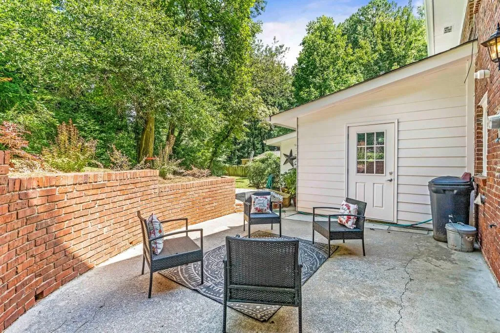 35 Whispering Way, Sandy Springs, Georgia 30328, 4 Bedrooms Bedrooms, ,3 BathroomsBathrooms,Residential,Sold,35 Whispering Way,6919712