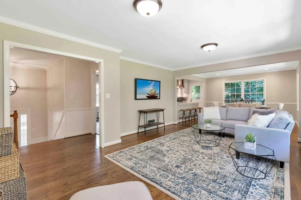 35 Whispering Way, Sandy Springs, Georgia 30328, 4 Bedrooms Bedrooms, ,3 BathroomsBathrooms,Residential,Sold,35 Whispering Way,6919712