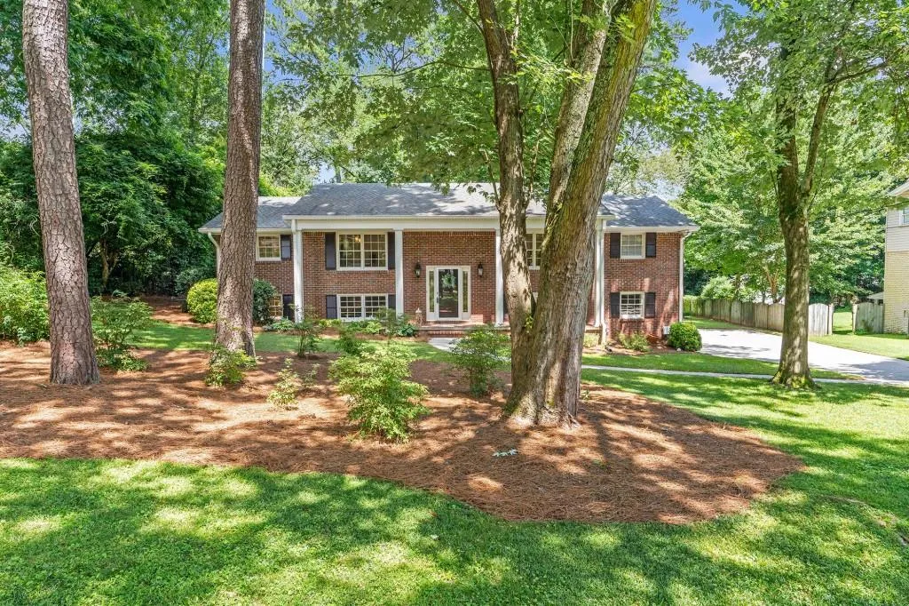 35 Whispering Way, Sandy Springs, Georgia 30328, 4 Bedrooms Bedrooms, ,3 BathroomsBathrooms,Residential,Sold,35 Whispering Way,6919712