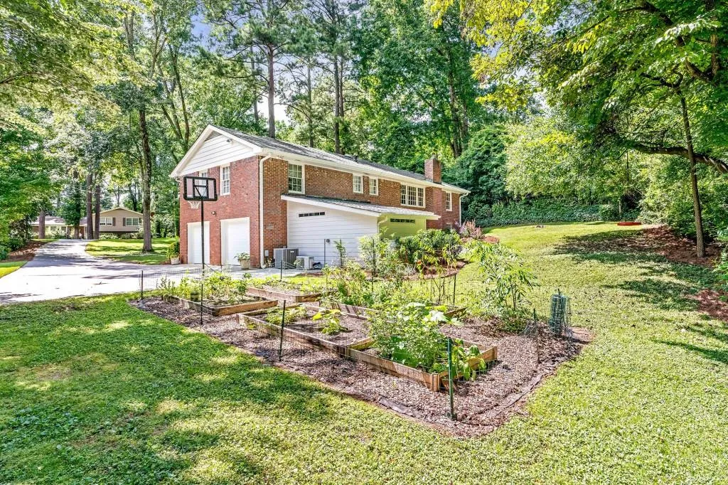 35 Whispering Way, Sandy Springs, Georgia 30328, 4 Bedrooms Bedrooms, ,3 BathroomsBathrooms,Residential,Sold,35 Whispering Way,6919712