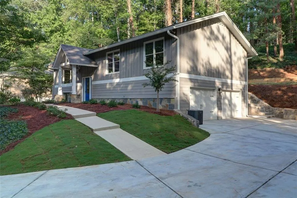 360 Earlston Drive, Sandy Springs, Georgia 30328, 4 Bedrooms Bedrooms, ,3 BathroomsBathrooms,Residential,Sold,360 Earlston Drive,5745471