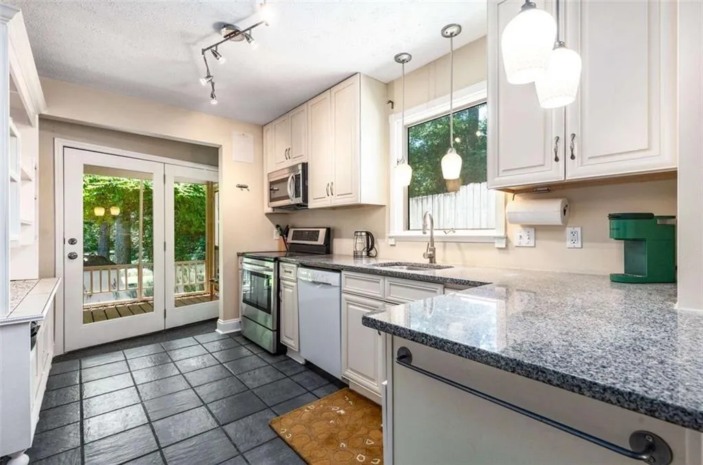 1071 Standard Drive Ne, Brookhaven, Georgia 30319, 3 Bedrooms Bedrooms, ,2 BathroomsBathrooms,Residential,For Sale,1071 Standard Drive Ne,7583809