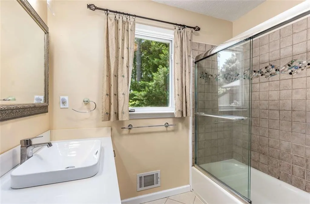 1071 Standard Drive Ne, Brookhaven, Georgia 30319, 3 Bedrooms Bedrooms, ,2 BathroomsBathrooms,Residential,For Sale,1071 Standard Drive Ne,7583809