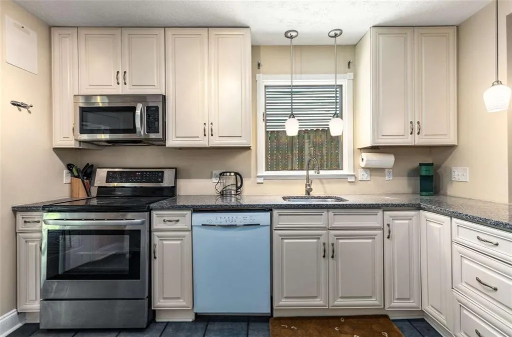 1071 Standard Drive Ne, Brookhaven, Georgia 30319, 3 Bedrooms Bedrooms, ,2 BathroomsBathrooms,Residential,For Sale,1071 Standard Drive Ne,7583809