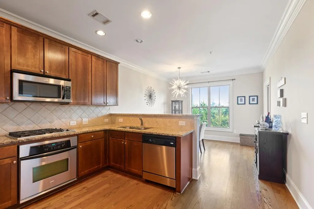 827 Perennial Drive, Sandy Springs, Georgia 30328, 2 Bedrooms Bedrooms, ,2 BathroomsBathrooms,Residential,Sold,827 Perennial Drive,6619840