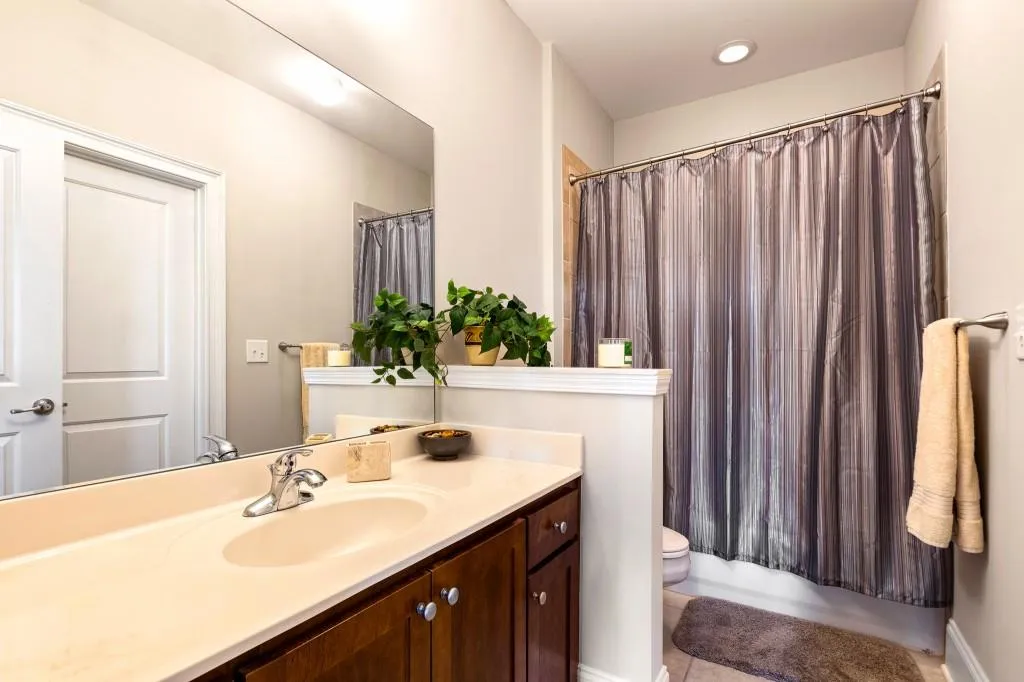 827 Perennial Drive, Sandy Springs, Georgia 30328, 2 Bedrooms Bedrooms, ,2 BathroomsBathrooms,Residential,Sold,827 Perennial Drive,6619840