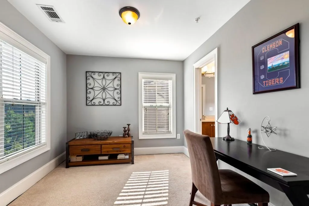 827 Perennial Drive, Sandy Springs, Georgia 30328, 2 Bedrooms Bedrooms, ,2 BathroomsBathrooms,Residential,Sold,827 Perennial Drive,6619840