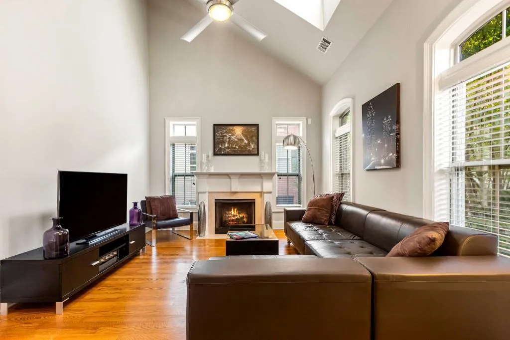 827 Perennial Drive, Sandy Springs, Georgia 30328, 2 Bedrooms Bedrooms, ,2 BathroomsBathrooms,Residential,Sold,827 Perennial Drive,6619840