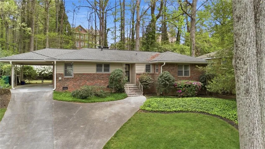 955 Vistavia Circle, Decatur, Georgia 30033