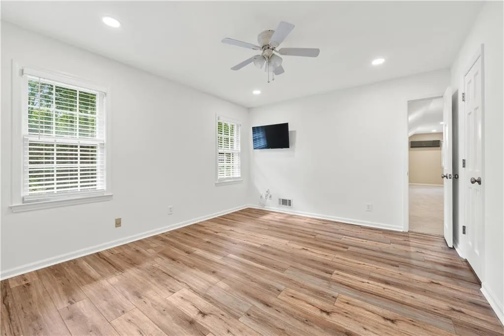 7260 Dunhill Terrace, Atlanta, Georgia 30328, 4 Bedrooms Bedrooms, ,3 BathroomsBathrooms,Residential,For Sale,7260 Dunhill Terrace,7560866
