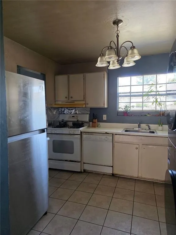 5621 Kingsport Drive, Atlanta, Georgia 30342, 2 Bedrooms Bedrooms, ,1 BathroomBathrooms,Residential,For Sale,5621 Kingsport Drive,7659828