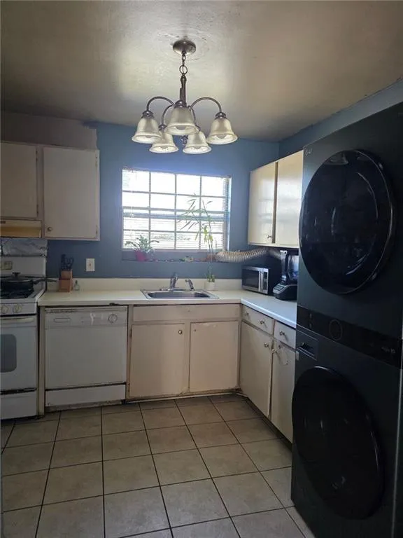 5621 Kingsport Drive, Atlanta, Georgia 30342, 2 Bedrooms Bedrooms, ,1 BathroomBathrooms,Residential,For Sale,5621 Kingsport Drive,7659828