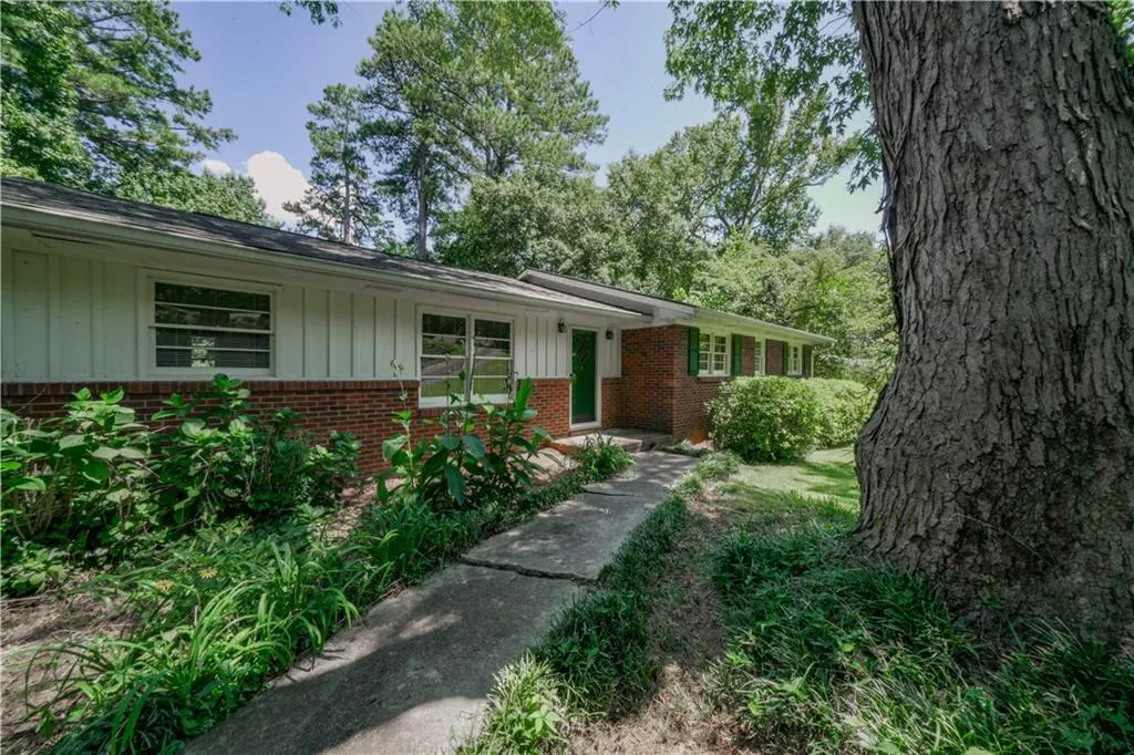 6835 Sunny Brook Lane, Sandy Springs, Georgia 30328, 5 Bedrooms Bedrooms, ,2 BathroomsBathrooms,Residential,Sold,6835 Sunny Brook Lane,7255849