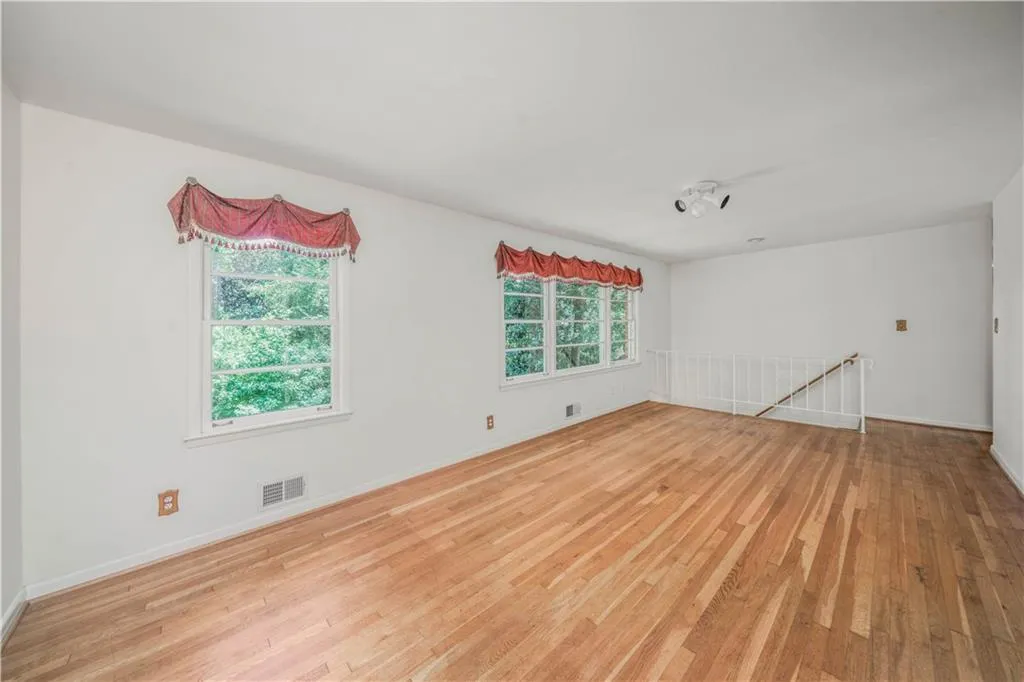 6835 Sunny Brook Lane, Sandy Springs, Georgia 30328, 5 Bedrooms Bedrooms, ,2 BathroomsBathrooms,Residential,Sold,6835 Sunny Brook Lane,7255849