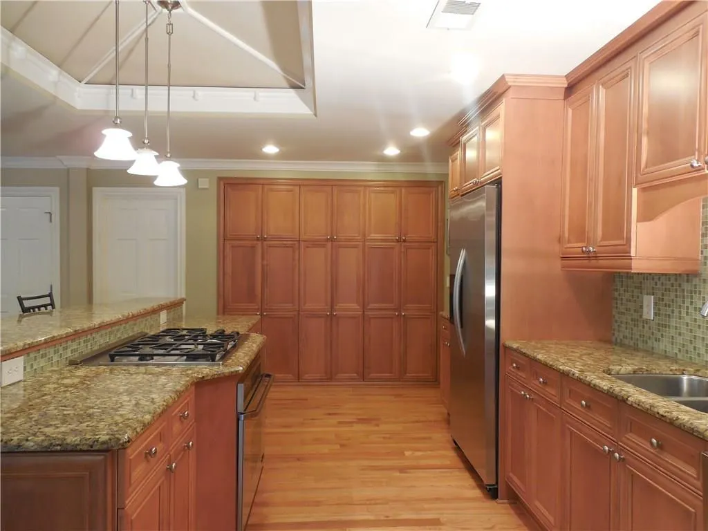 8885 Huntcliff Lake Court, Sandy Springs, Georgia 30350, 4 Bedrooms Bedrooms, ,4 BathroomsBathrooms,Residential,Sold,8885 Huntcliff Lake Court,6028404