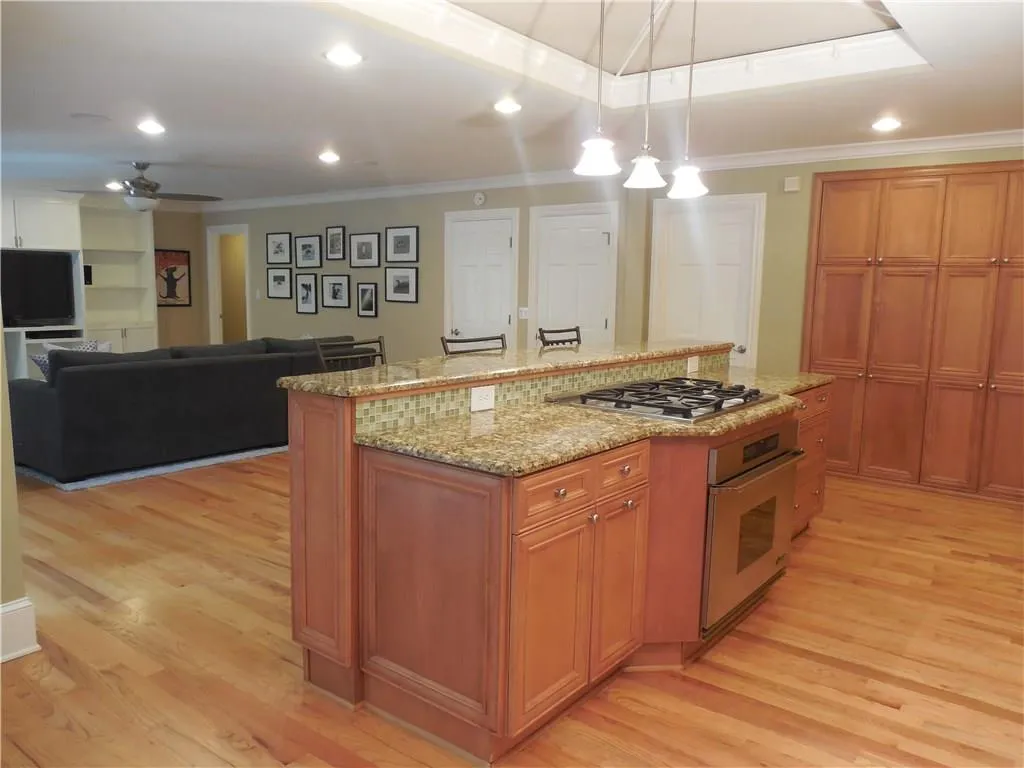 8885 Huntcliff Lake Court, Sandy Springs, Georgia 30350, 4 Bedrooms Bedrooms, ,4 BathroomsBathrooms,Residential,Sold,8885 Huntcliff Lake Court,6028404