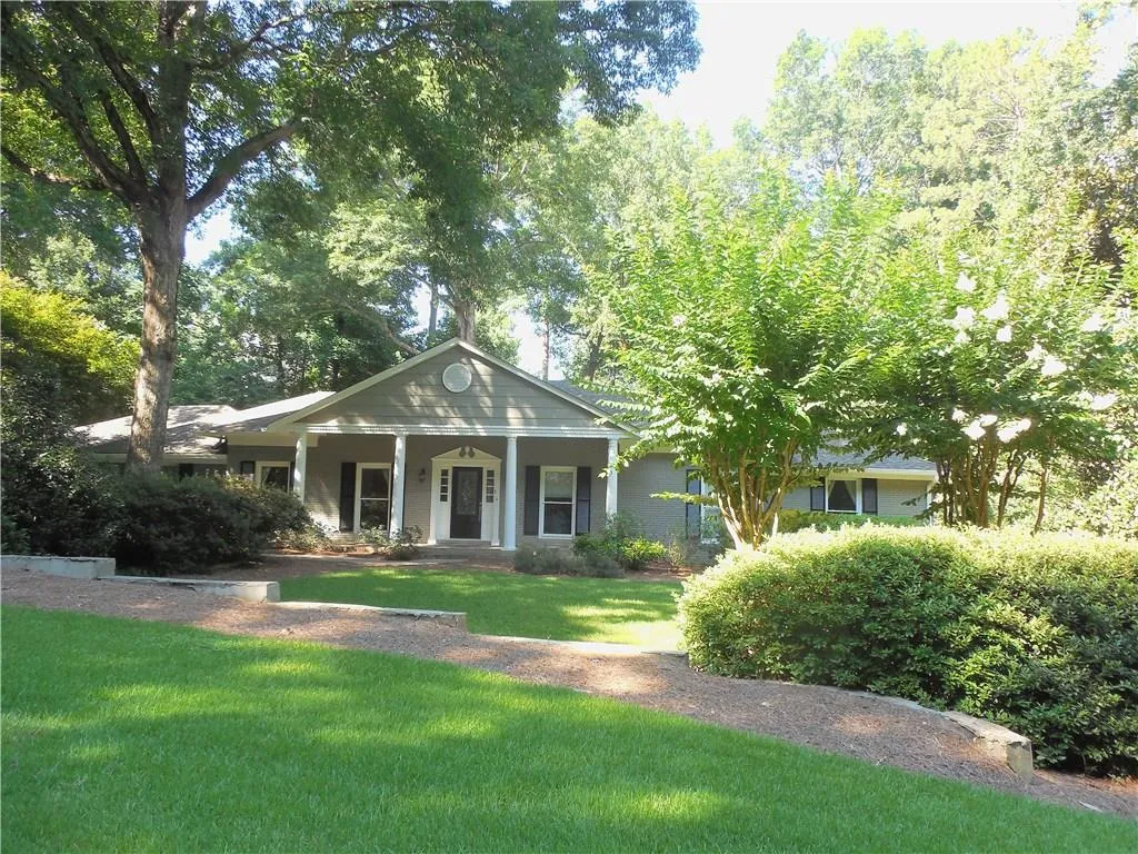 8885 Huntcliff Lake Court, Sandy Springs, Georgia 30350, 4 Bedrooms Bedrooms, ,4 BathroomsBathrooms,Residential,Sold,8885 Huntcliff Lake Court,6028404