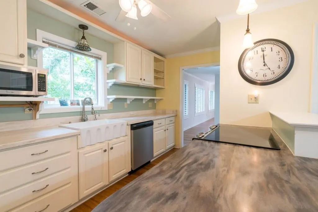 40 Forrest Place, Atlanta, Georgia 30328, 3 Bedrooms Bedrooms, ,2 BathroomsBathrooms,Residential,Sold,40 Forrest Place,6770541