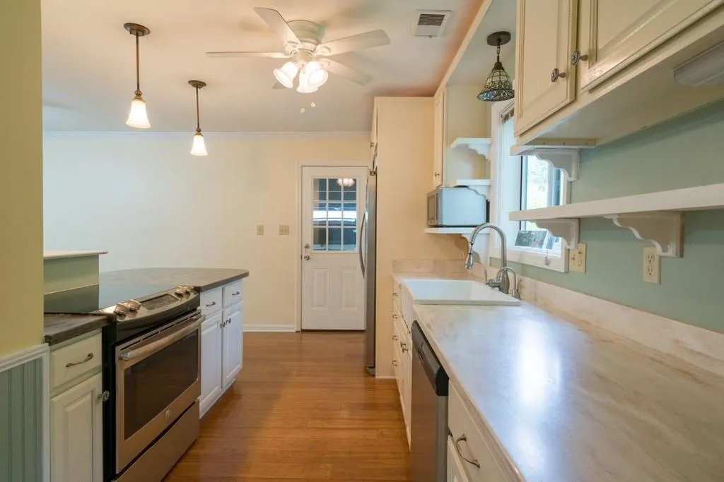 40 Forrest Place, Atlanta, Georgia 30328, 3 Bedrooms Bedrooms, ,2 BathroomsBathrooms,Residential,Sold,40 Forrest Place,6770541