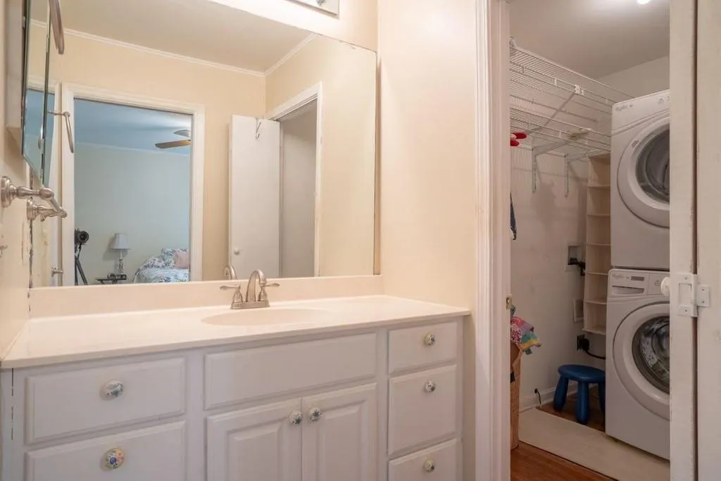 40 Forrest Place, Atlanta, Georgia 30328, 3 Bedrooms Bedrooms, ,2 BathroomsBathrooms,Residential,Sold,40 Forrest Place,6770541