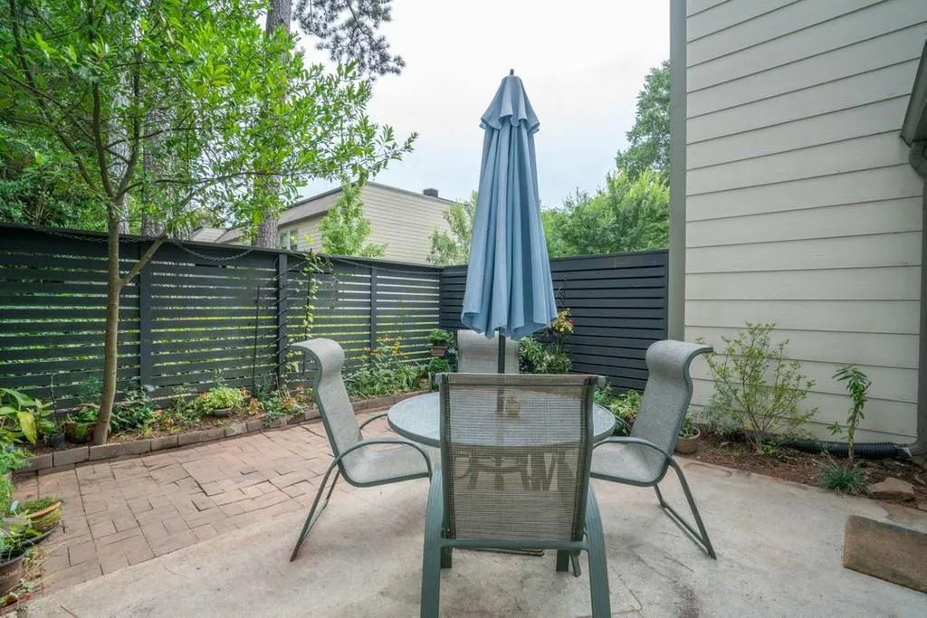 40 Forrest Place, Atlanta, Georgia 30328, 3 Bedrooms Bedrooms, ,2 BathroomsBathrooms,Residential,Sold,40 Forrest Place,6770541