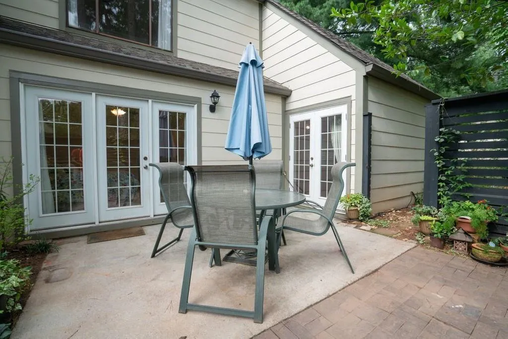 40 Forrest Place, Atlanta, Georgia 30328, 3 Bedrooms Bedrooms, ,2 BathroomsBathrooms,Residential,Sold,40 Forrest Place,6770541