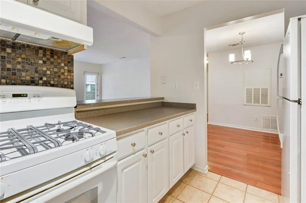 6816 Glenridge Drive Unit H, Atlanta, Georgia 30328, 2 Bedrooms Bedrooms, ,1 BathroomBathrooms,Residential,For Sale,6816 Glenridge Drive Unit H,7631128