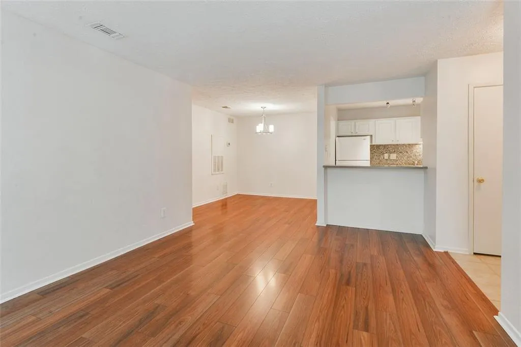 6816 Glenridge Drive Unit H, Atlanta, Georgia 30328, 2 Bedrooms Bedrooms, ,1 BathroomBathrooms,Residential,For Sale,6816 Glenridge Drive Unit H,7631128