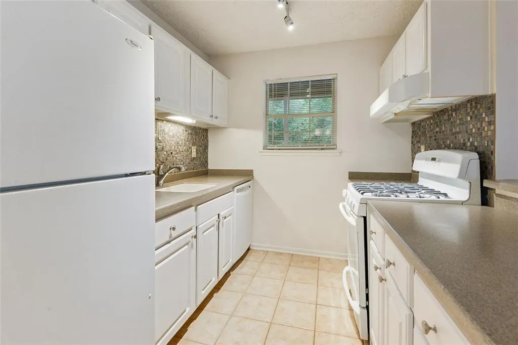 6816 Glenridge Drive Unit H, Atlanta, Georgia 30328, 2 Bedrooms Bedrooms, ,1 BathroomBathrooms,Residential,For Sale,6816 Glenridge Drive Unit H,7631128