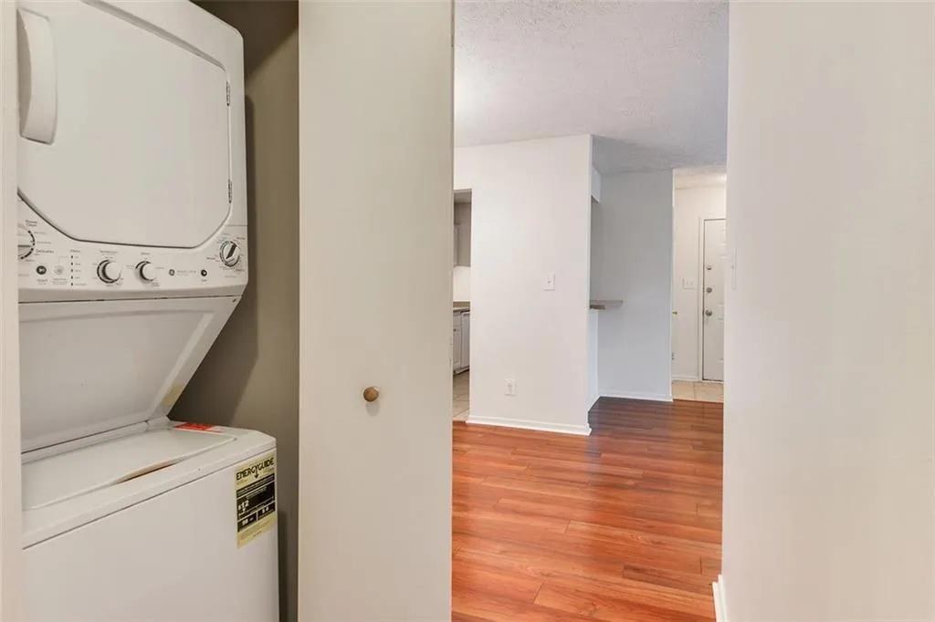 6816 Glenridge Drive Unit H, Atlanta, Georgia 30328, 2 Bedrooms Bedrooms, ,1 BathroomBathrooms,Residential,For Sale,6816 Glenridge Drive Unit H,7631128