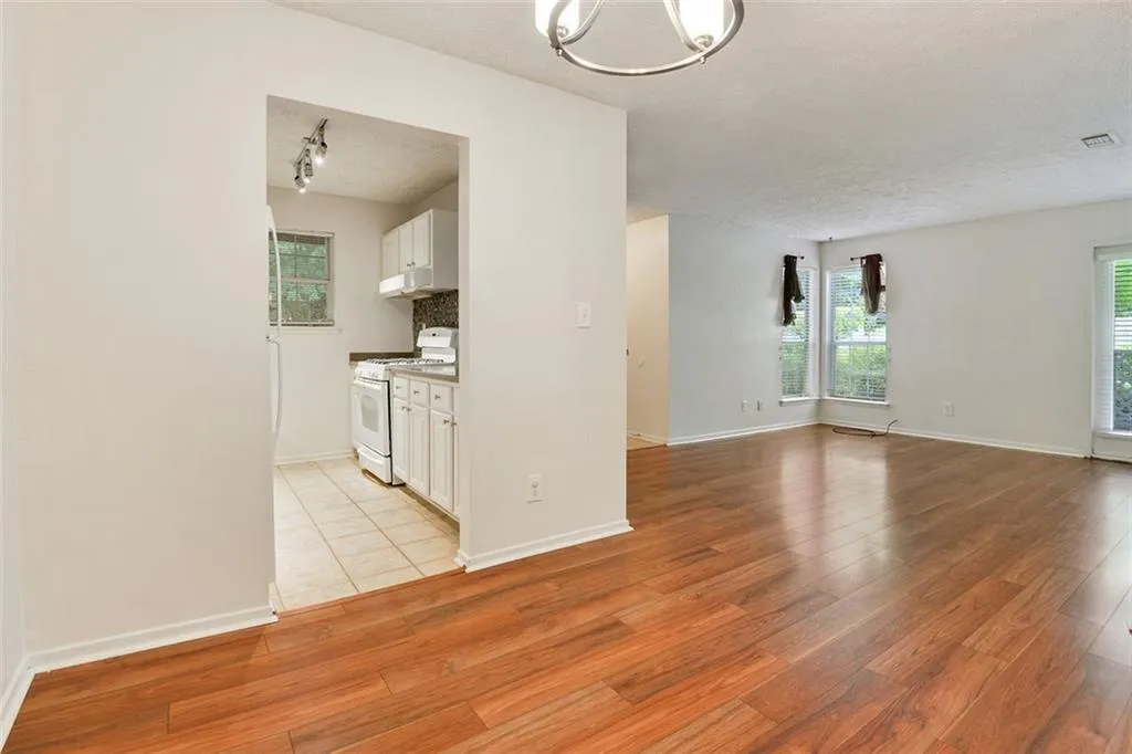 6816 Glenridge Drive Unit H, Atlanta, Georgia 30328, 2 Bedrooms Bedrooms, ,1 BathroomBathrooms,Residential,For Sale,6816 Glenridge Drive Unit H,7631128