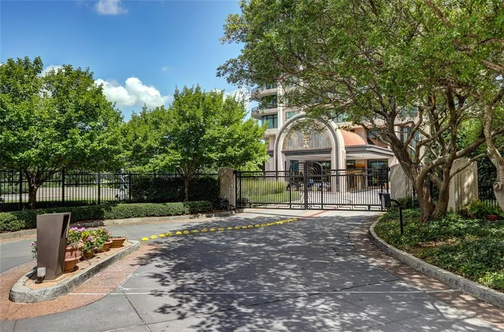 750 Park Avenue Ne Unit 16s, Atlanta, Georgia 30326, 2 Bedrooms Bedrooms, ,2 BathroomsBathrooms,Residential,For Sale,750 Park Avenue Ne Unit 16s,7650958